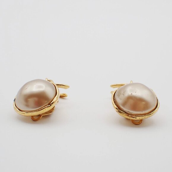 CHANEL CC Logo Immitation Pearl Swing Earrings 93P Gold France Vintage 82RL406 - Picture 3 of 9